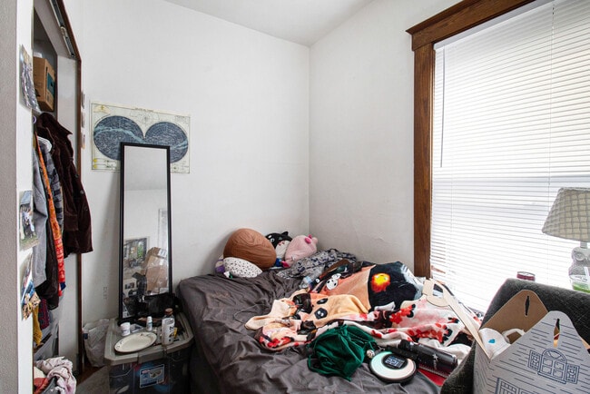 Building Photo - 716 e kingsley-