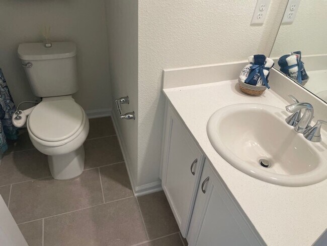 Building Photo - Beautiful 3/2.5 2023 Townhome Oakleaf
