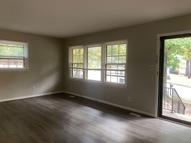 Building Photo - Renovated 3 Bedroom Ranch in Raleigh, Avai...