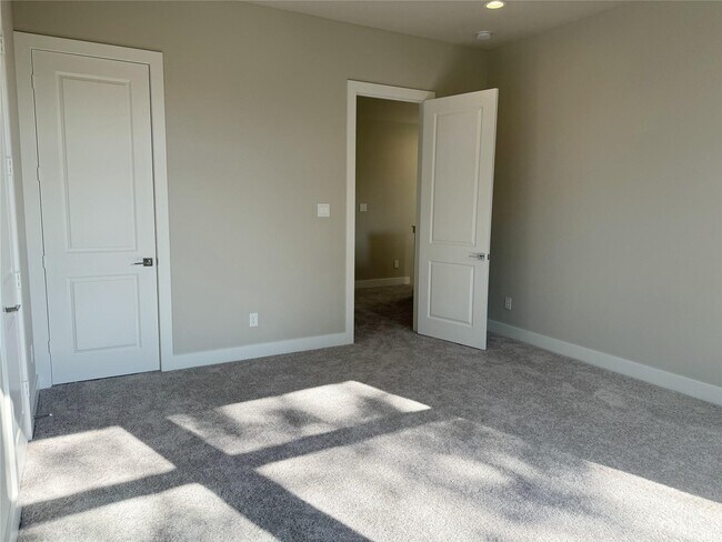 Building Photo - 540 Janisch Rd