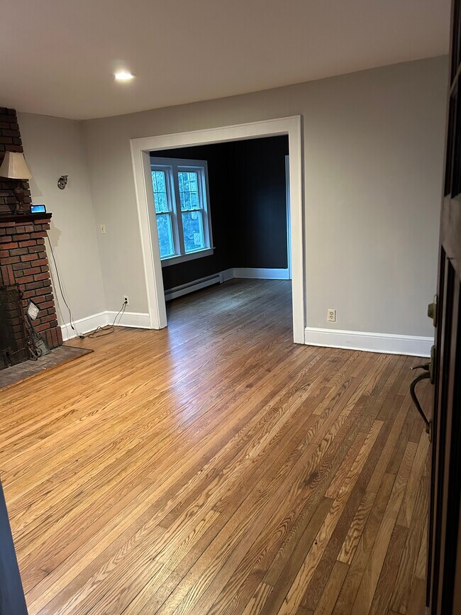 Building Photo - 2119 Maple Ave