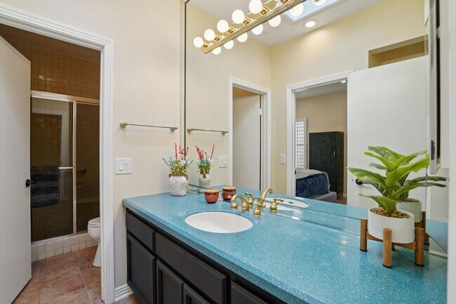 Building Photo - 29 Lakeshore Dr