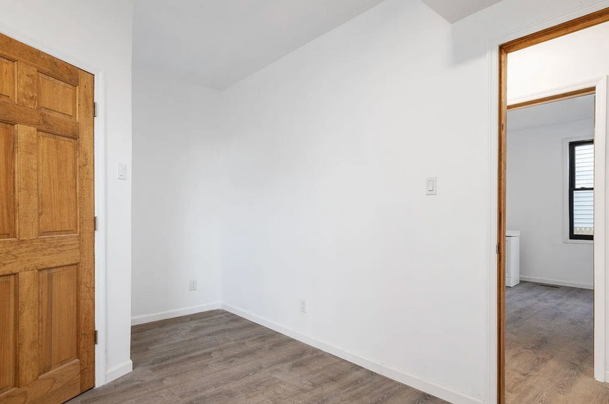 Building Photo - 84 N Allen St