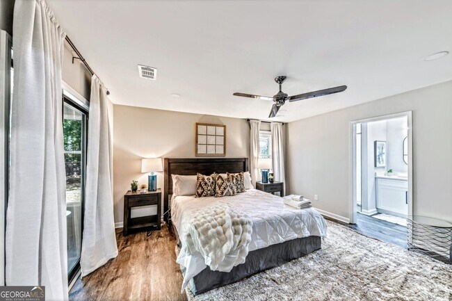 Building Photo - 527 Charing Cross Dr