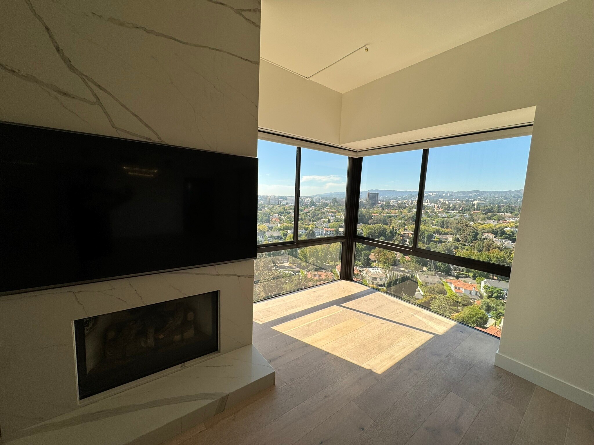 Building Photo - 10445 Wilshire Blvd