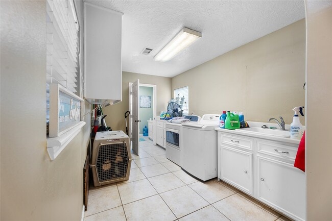 Building Photo - 22831 Fritz Ln