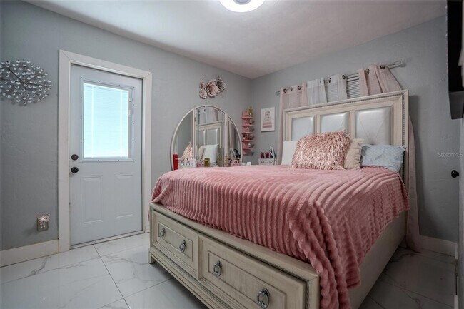 Building Photo - 6480 34th Terrace N