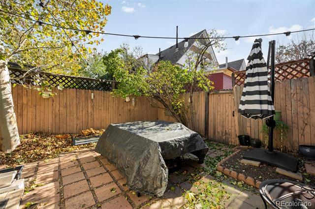 Building Photo - 326 E Dakota Ave