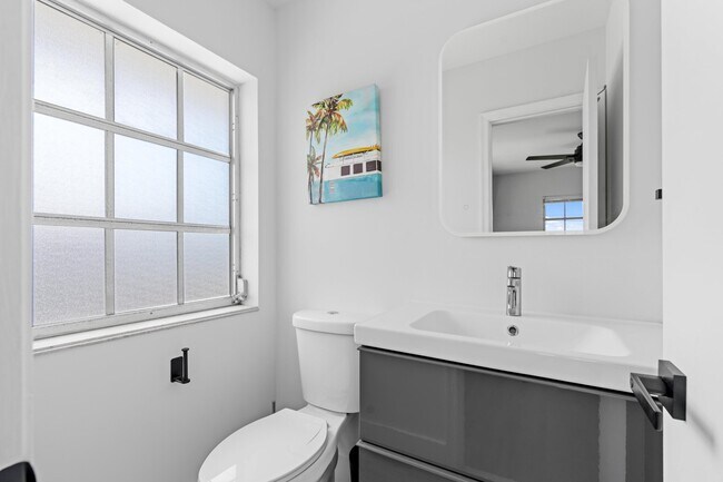 Building Photo - 2221 NE 68th St