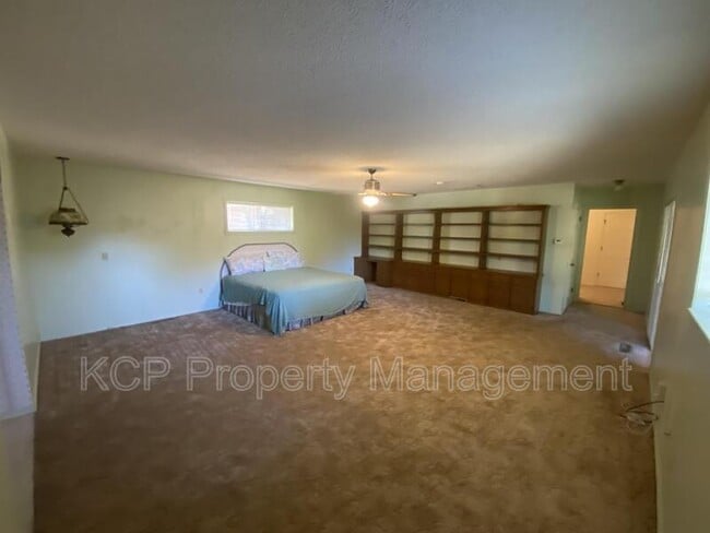 Building Photo - 7601 Oxford Pl