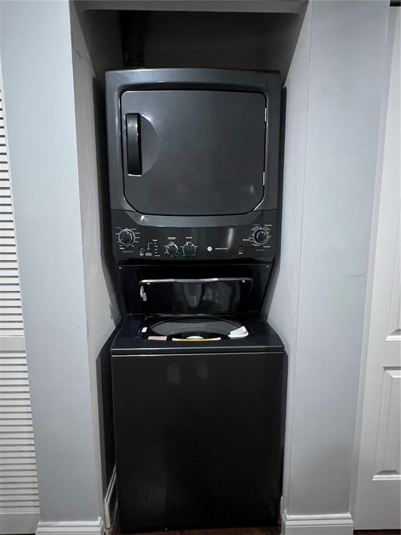 Building Photo - 5621 Riverside Dr