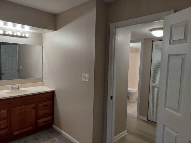 Building Photo - 2 Bed 2 Bath Condo