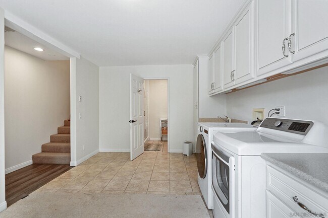 Building Photo - 14844 Rancho Real