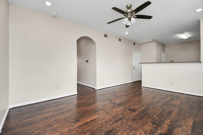 Building Photo - 8706 Beviamo St