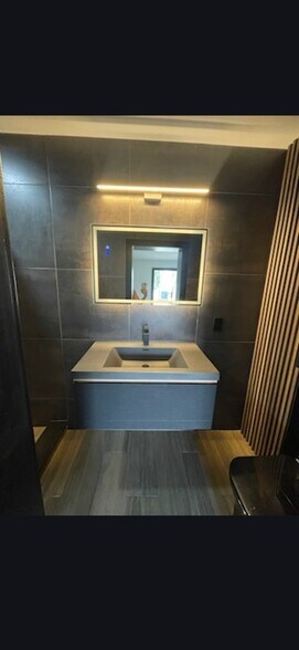 Building Photo - 7009 Kingsbury Cir