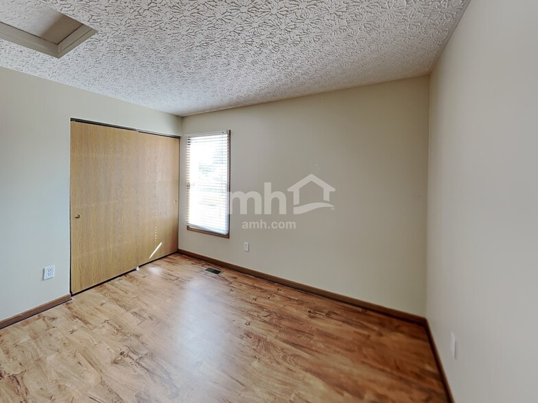 Building Photo - 5895 Westbend Dr
