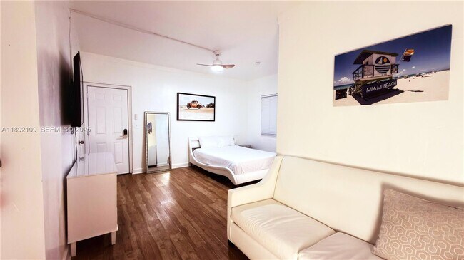 Building Photo - 545 Michigan Ave