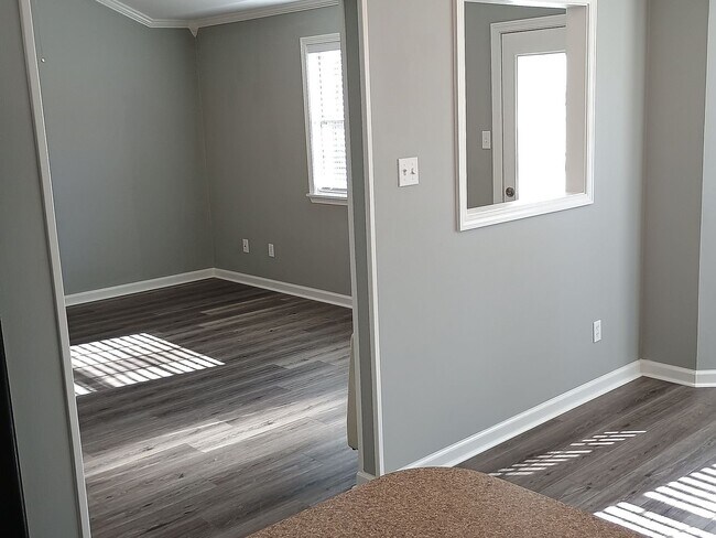 Building Photo - 401 Hayley Ct