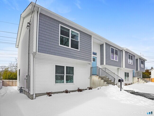 Building Photo - 1974 Kings Hwy