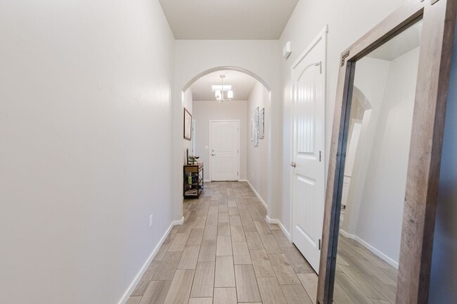 Building Photo - Meticulously Clean 3 bedroom 2 bathroom Home