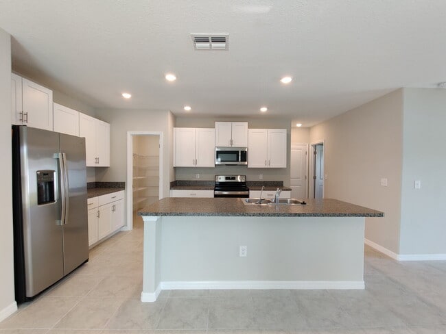 Building Photo - 7115 Samuel Ivy Dr