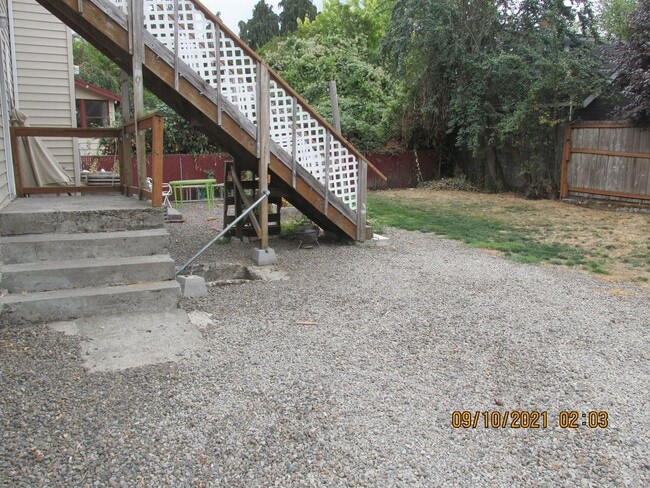 Building Photo - 8525