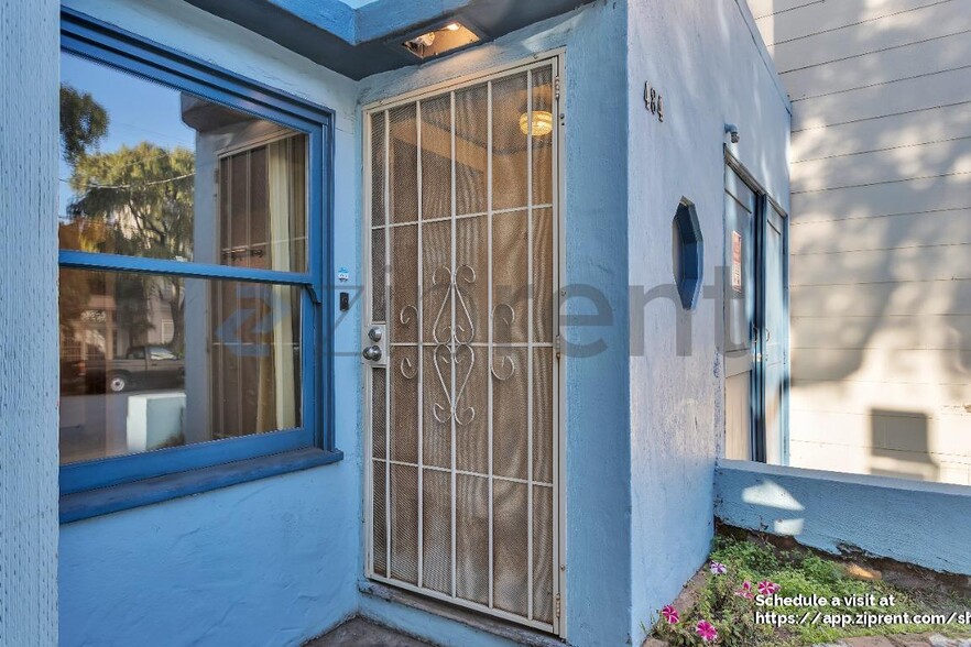 Building Photo - 484 Waller St