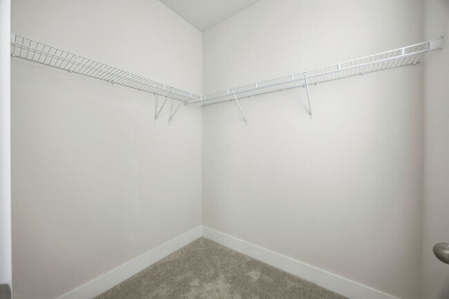 Building Photo - Walkable Lifetsyle in Westshore!