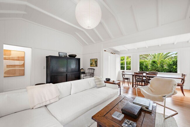 Building Photo - Classic Modern Cottage in Laguna Village