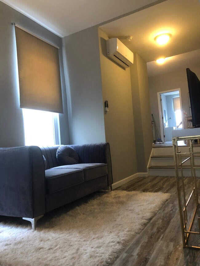 Building Photo - 913 N 15th St