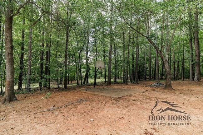Building Photo - 335 Oak Meadows Dr