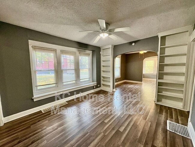 Building Photo - 6103 Walrond Ave