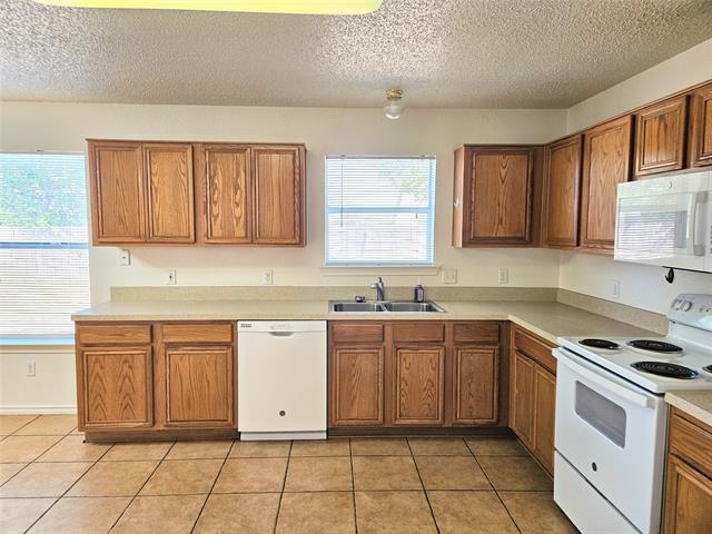 Building Photo - 8405 3 Bars Dr