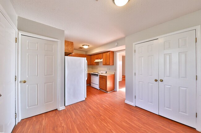 Building Photo - 214 Olive St