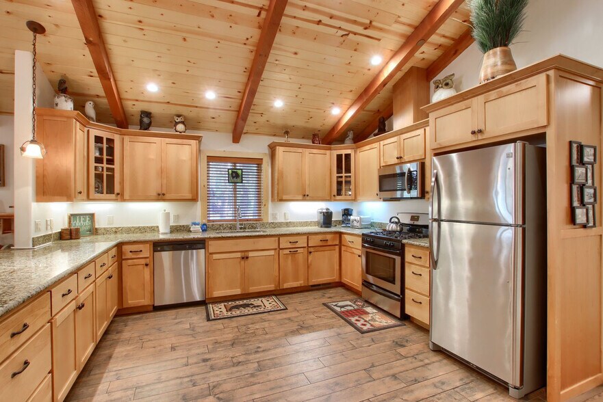 Building Photo - 8026 Larkspur Ln