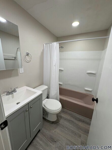 Building Photo - 140 Willard St