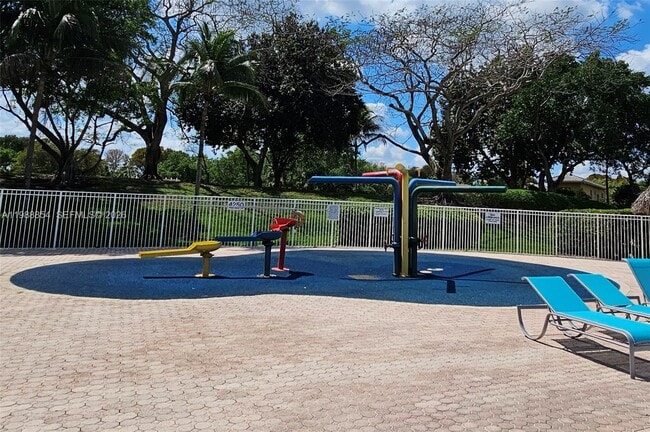 Building Photo - 4279 Greenbriar Ln