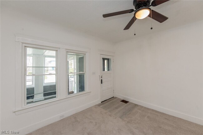 Building Photo - 1519 Ridgewood Ave