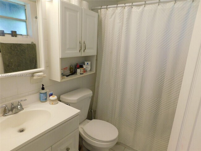 Building Photo - 427 Santander Ave