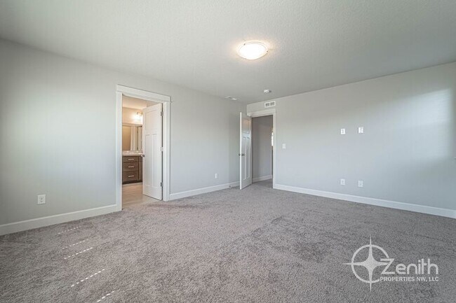Building Photo - 4837 S 16th Dr