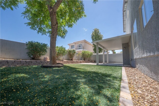 Building Photo - 9762 Silver Lasso St