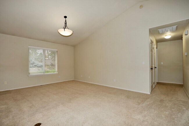 Building Photo - Best Hill Meadows Community- 3 bed 2 bath ...