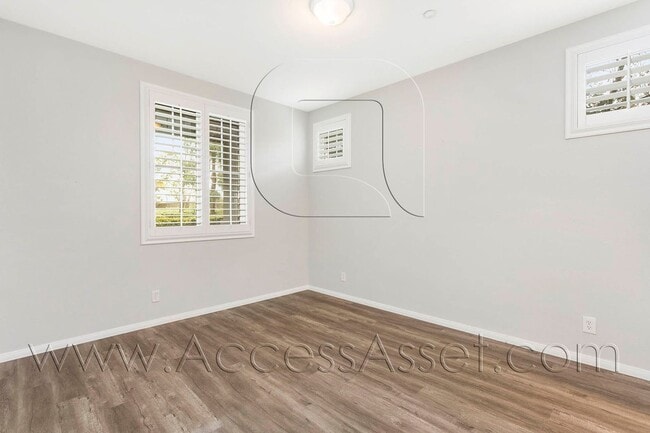 Building Photo - Beautiful 3 Bed/3.5 Bath Condo In Tustin!