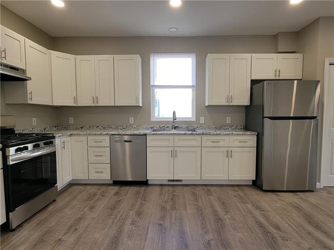 Building Photo - 1040 Wilson Pl