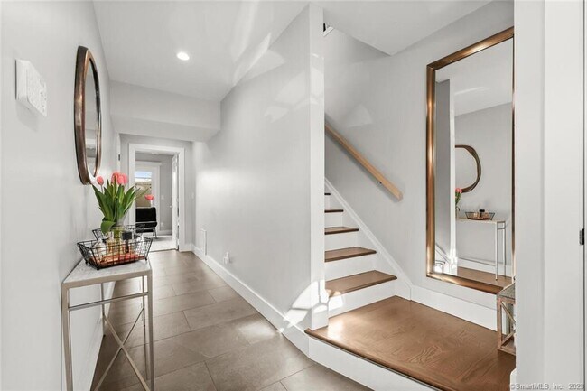 Building Photo - 1611 Washington Blvd