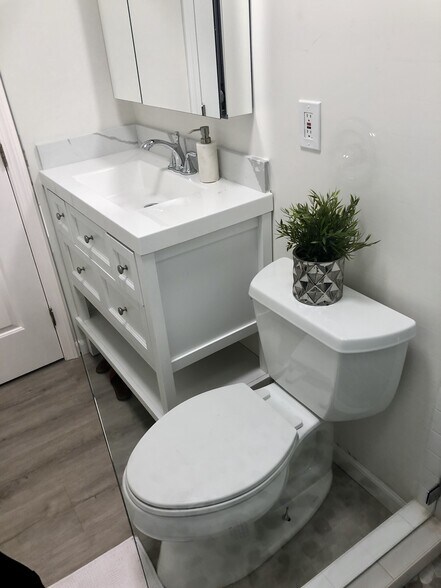 Building Photo - 755 Windemere Ct