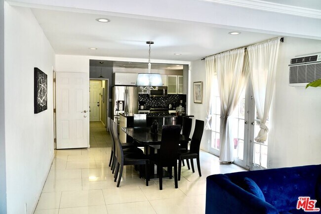 Building Photo - 137 Rexford Dr