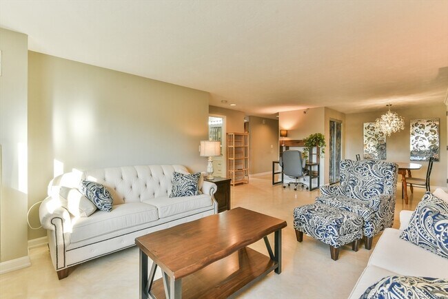 Building Photo - 44 Elm St