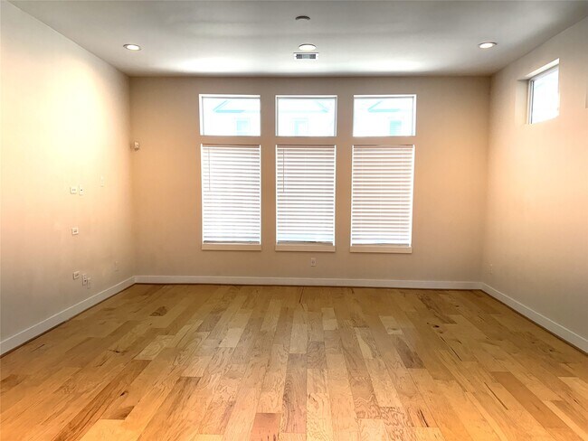 Building Photo - 5338 Donovan Gdns Ln