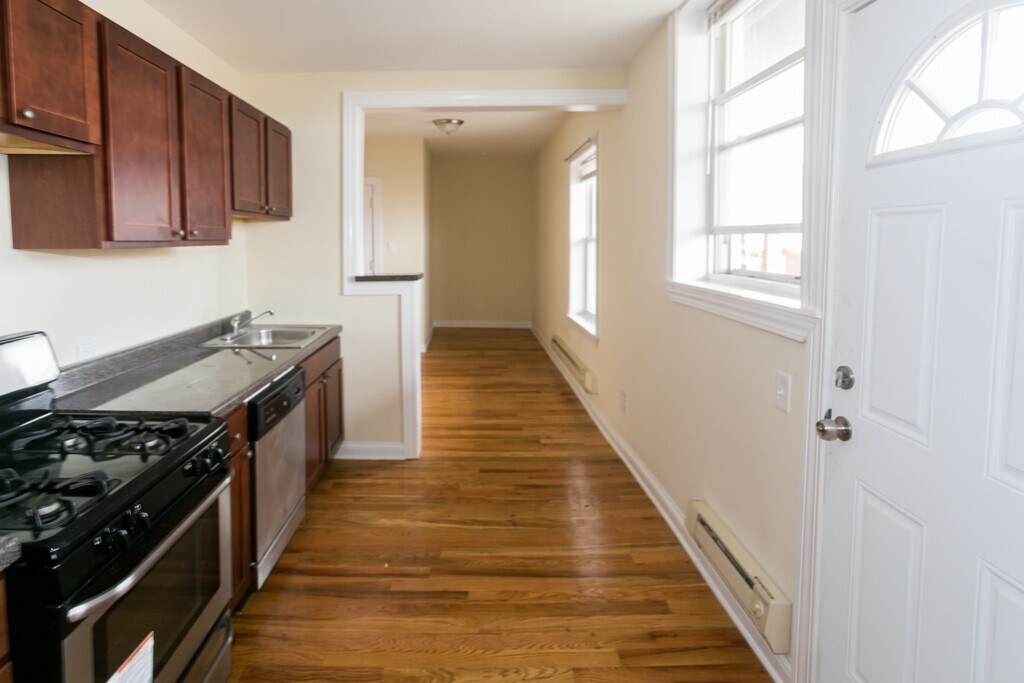 Building Photo - 4431 N Wolcott Ave